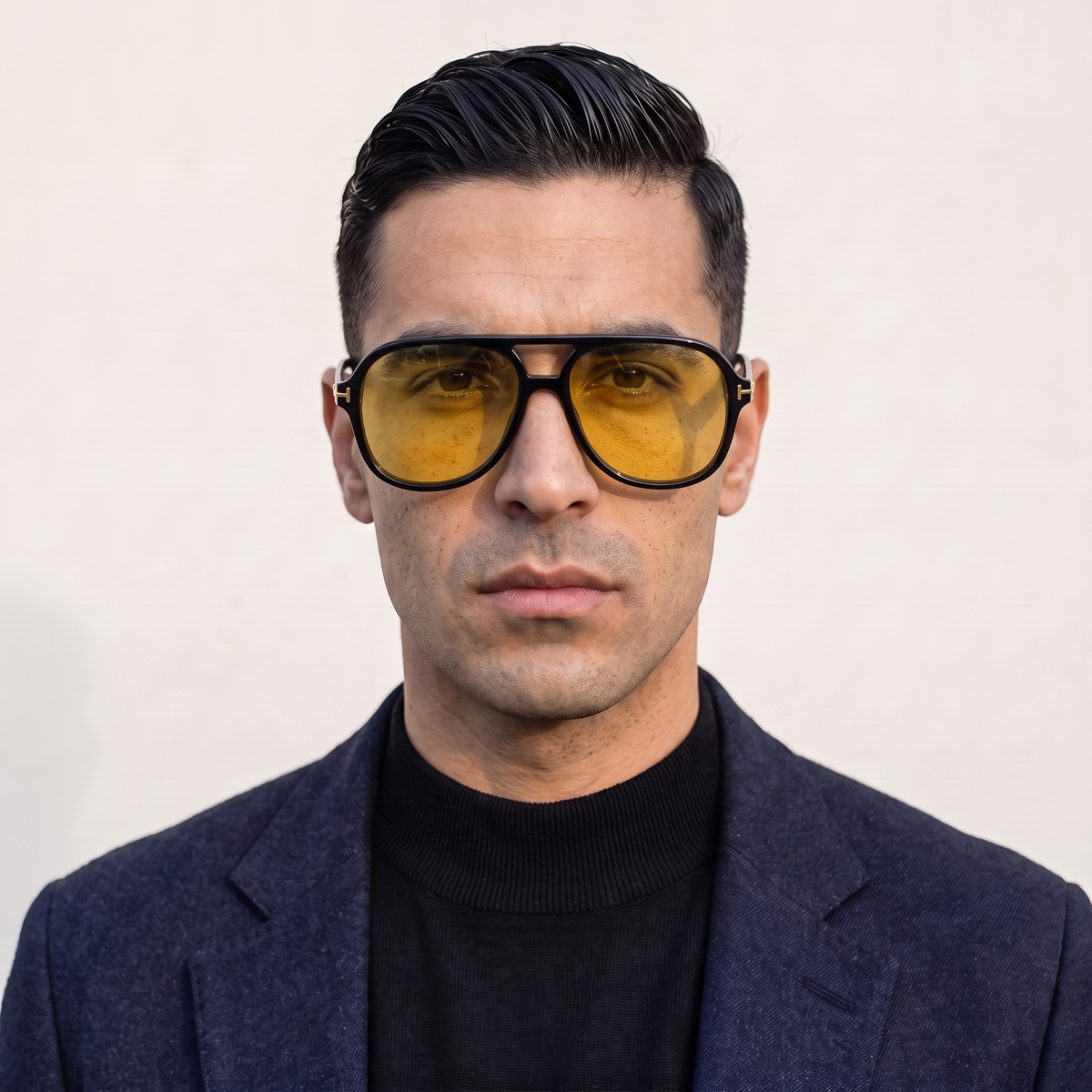 ADELAIDA Negro Brillo / Ocre — en cara hombre