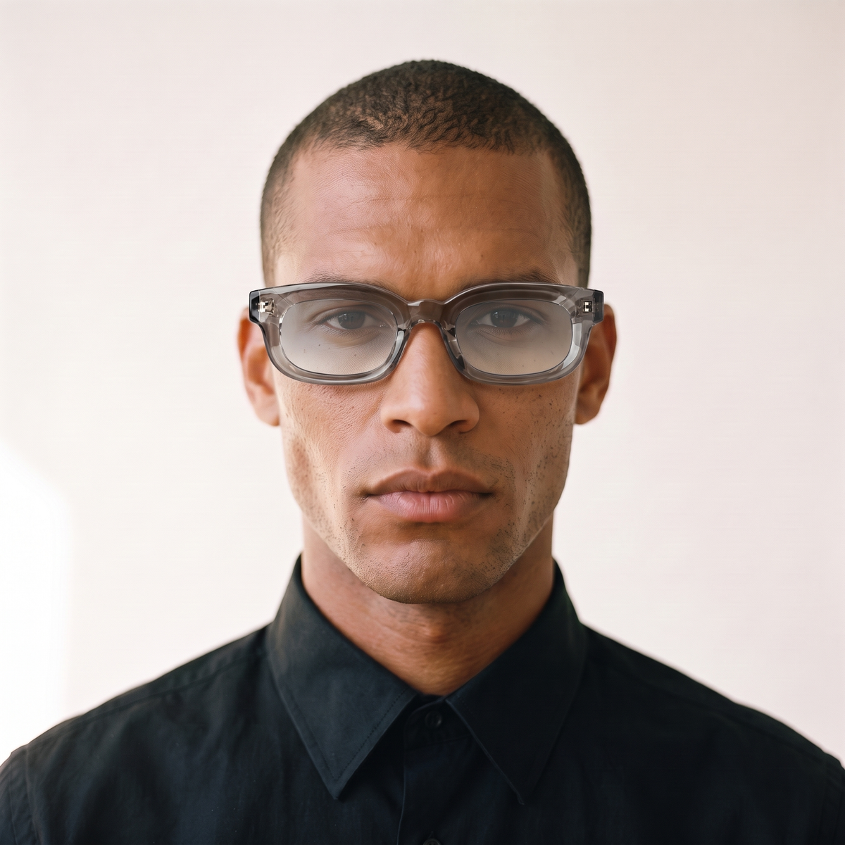 CASABLANCA Gris Clear Brillo / Celeste Espejado Flash — en cara hombre