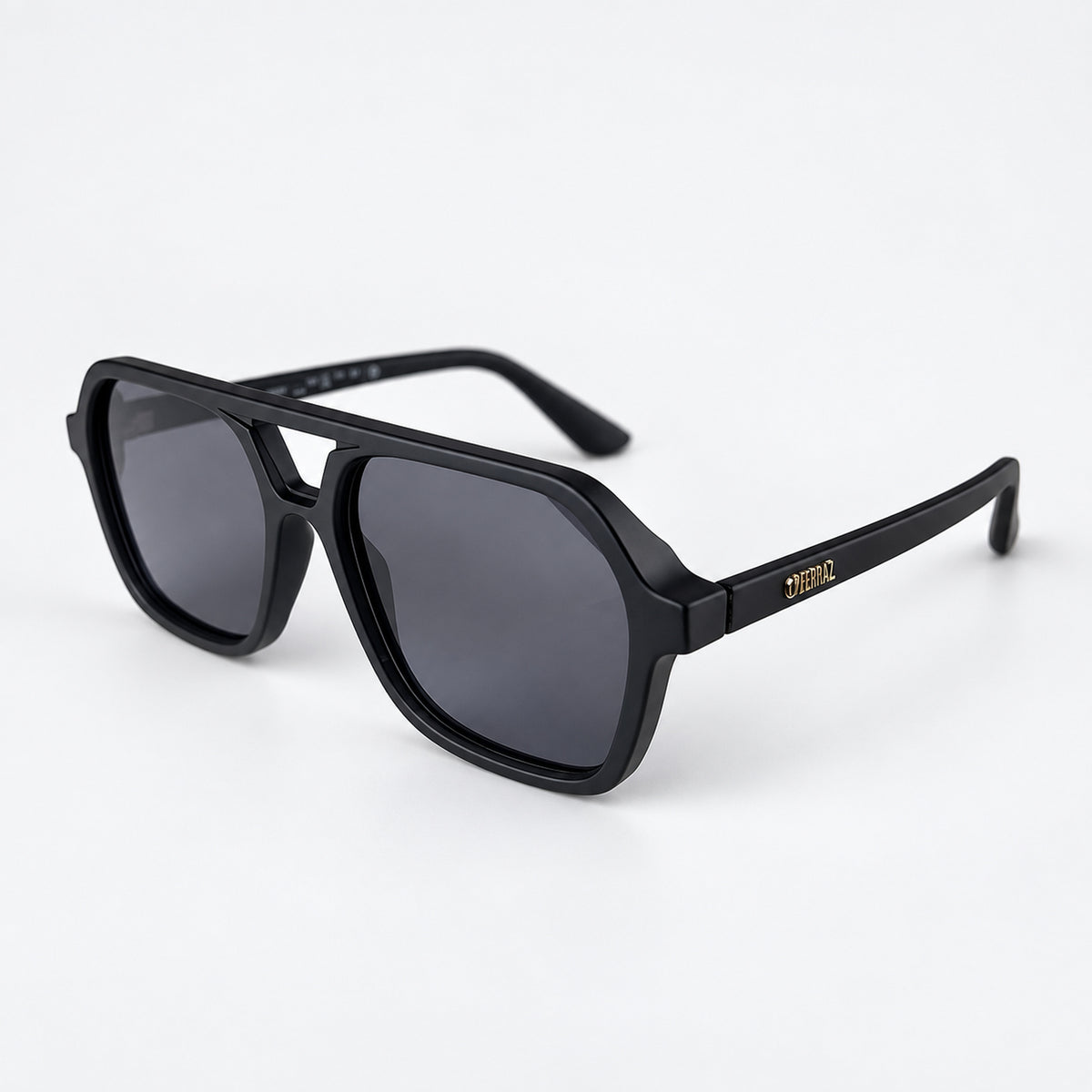 SILVERSTONE Negro Mate / Gris — perfil 45°